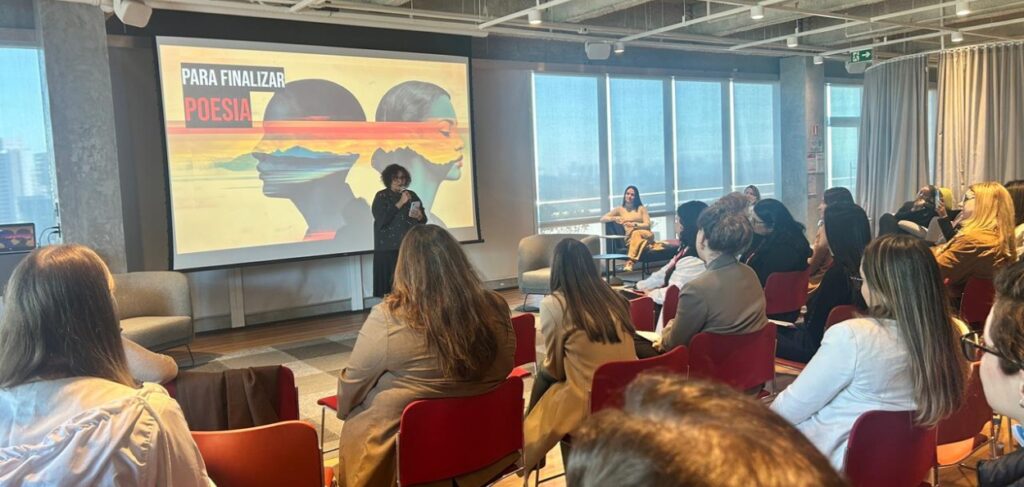 Mulheres participam do segundo encontro do Programa ELAS sobre liderança feminina, com palestra sobre autoconhecimento, autocuidado e protagonismo.