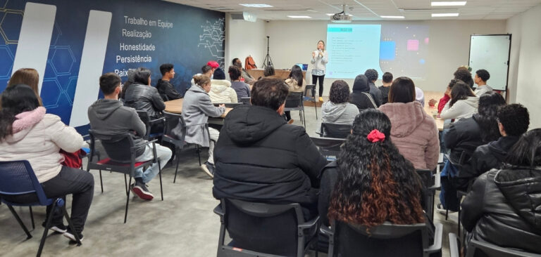 Em julho, demos início à 3ª edição do Conectaê, um projeto realizado pela LWSA com apoio de Carlotas e do Ministério Público, oferecendo formação em tecnologia e mentorias personalizadas para jovens do sistema de acolhimento em São Paulo.