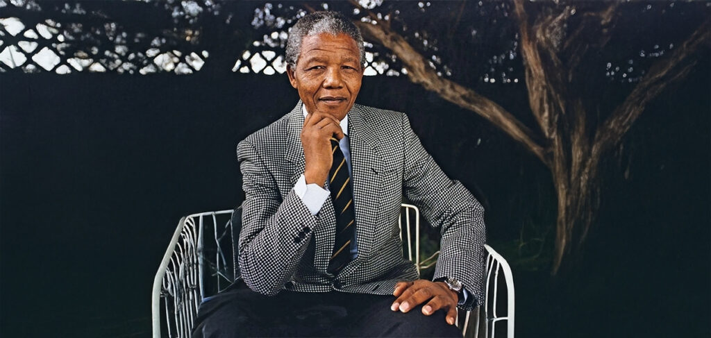 Nelson Mandela sentado